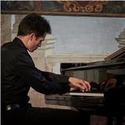 Vuoi iniziare a suonare il pianoforte? Non importa la tua età, la tua esperienza o il tuo passato... Contattami!